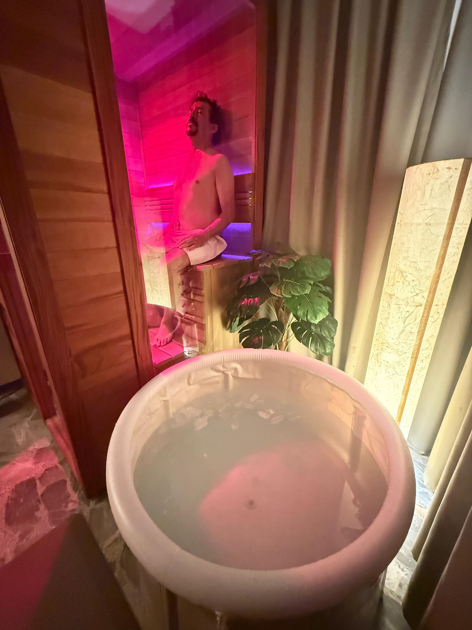 Sauna y tina de relajación en Amahia Spa